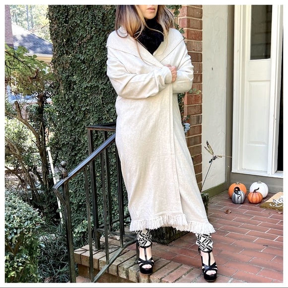 ShopEvelynne Jackets & Blazers - ✨LAST✨Cashmere Italy fabulous comfy soft Cashmere Blend long fringe hem Cardigan